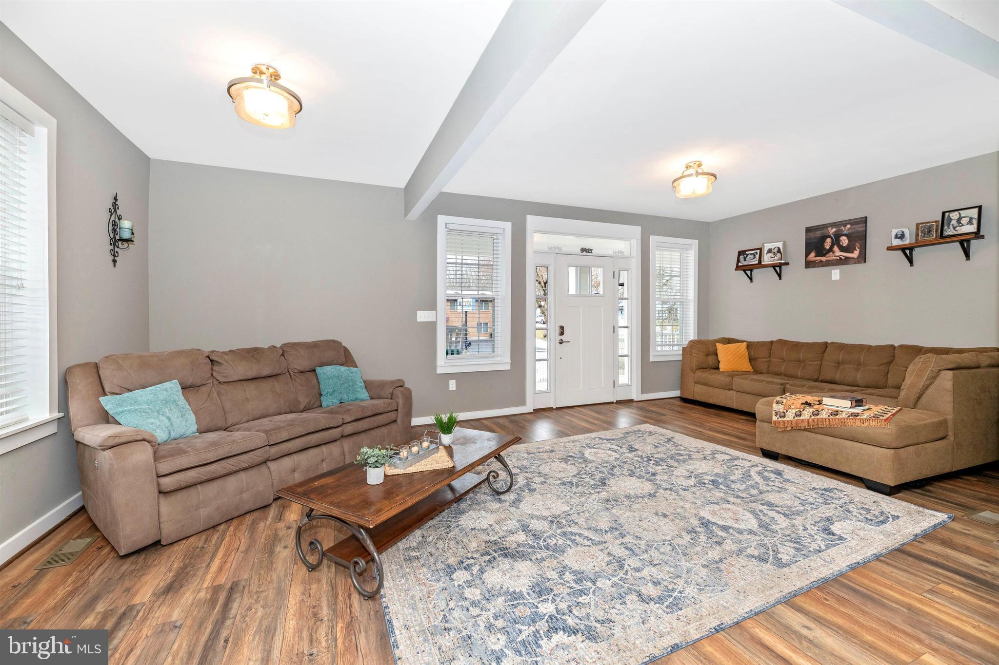19614 Longmeadow Road Hagerstown, MD 21742 - Photo 7 of 52 Living room