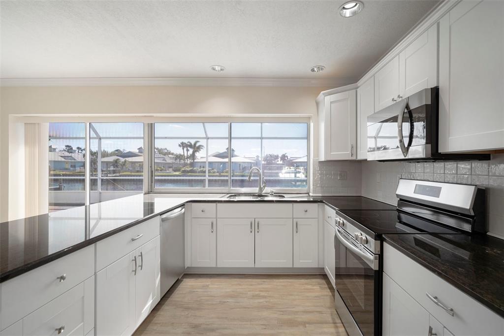 910 Spindle Palm Way Apollo Beach, FL 33572 - Photo 3 of 39