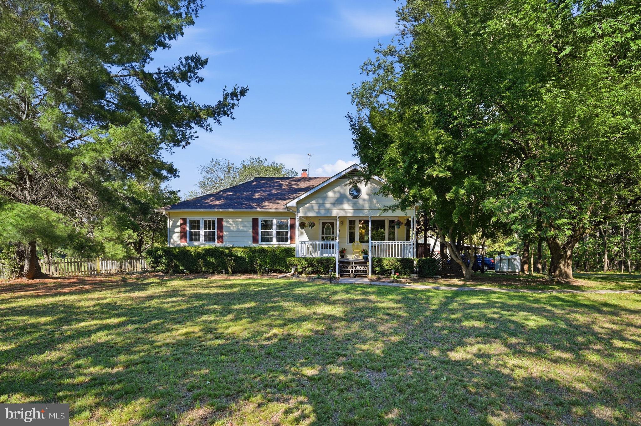 9337 Everona Road Unionville, VA 22567 - Photo 3 of 46 Charming home nestled in lush greenery.