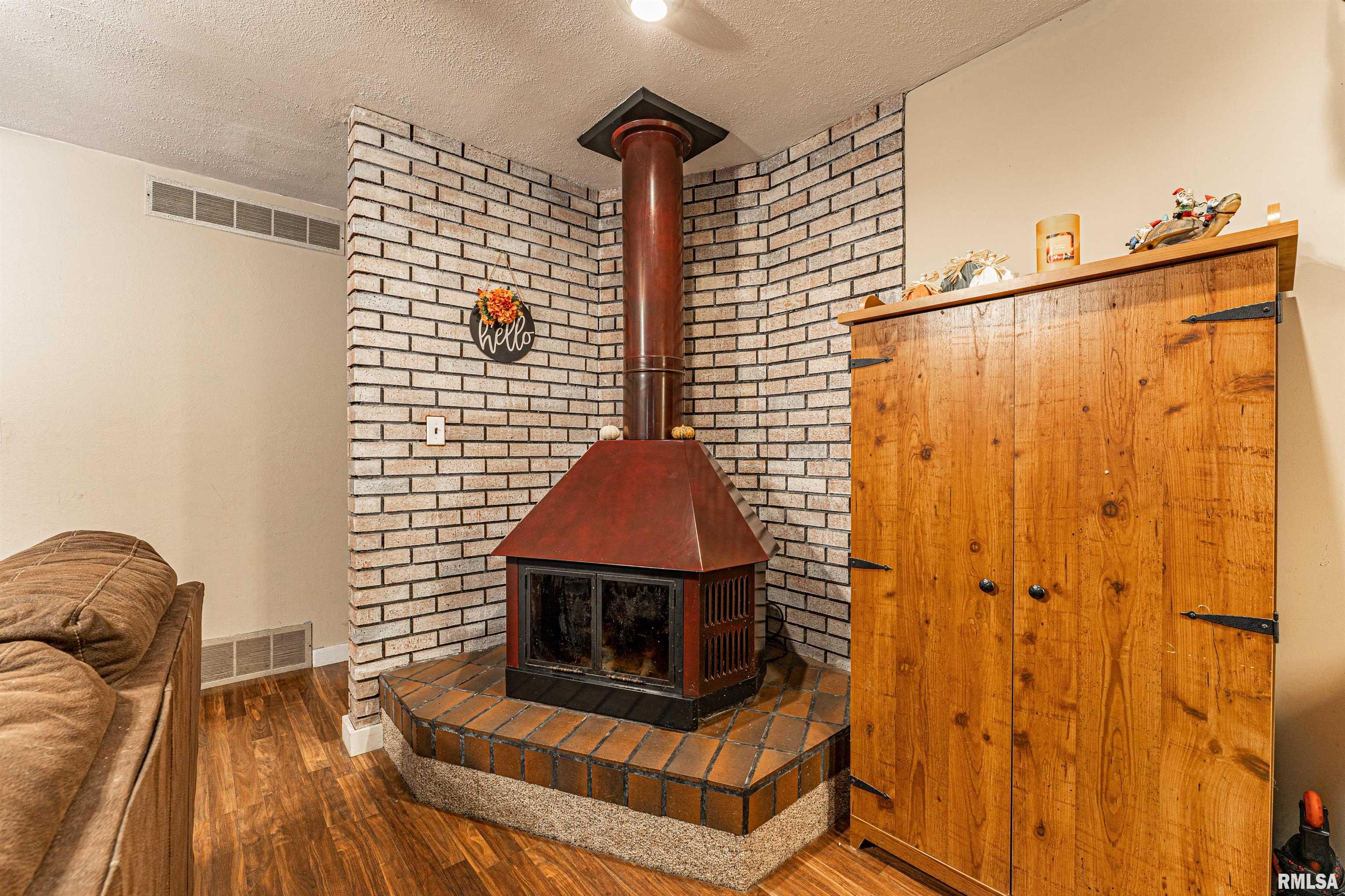 1306 Nicholson Road Lincoln, IL 62656 - Photo 7 of 28 Gallery Image 7