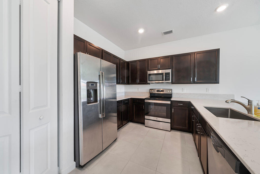 2004 Sugar Maple Drive Riviera Beach, FL 33410 - Photo 2 of 37 Kitchen