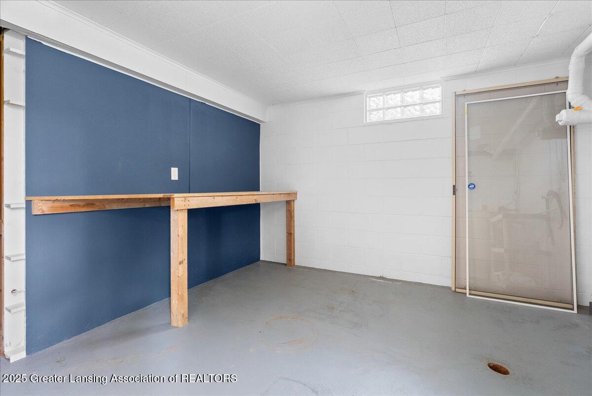 2805 North Stewart Road Charlotte, MI 48813 - Photo 25 of 41 40-Media Jett - 39