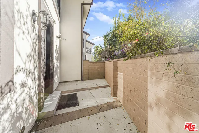 $6,295 | 2017 South Centinela Avenue, Unit C, Santa Monica, CA 90404