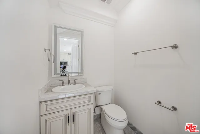 $6,295 | 2017 South Centinela Avenue, Unit C, Santa Monica, CA 90404