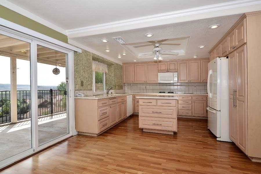 10185 Greenleaf Road Spring Valley, CA 91977 - Photo 9 of 24