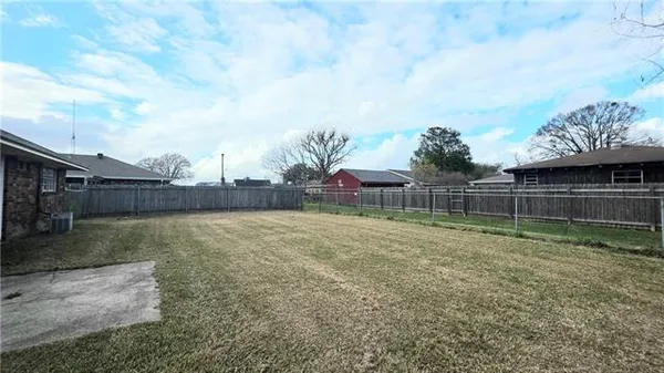 $1,400 | 113 Nu Street, Unit B, Belle Chasse, LA 70037