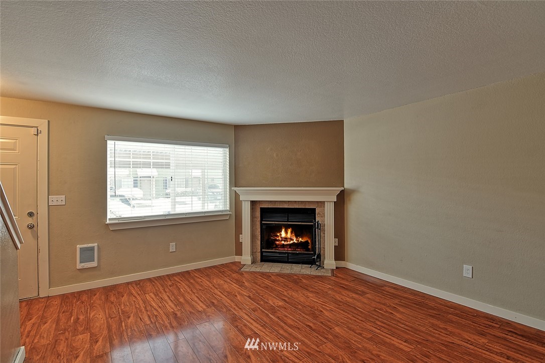 412 Center Road, Unit D2 Everett, WA 98204 - Photo 2 of 15