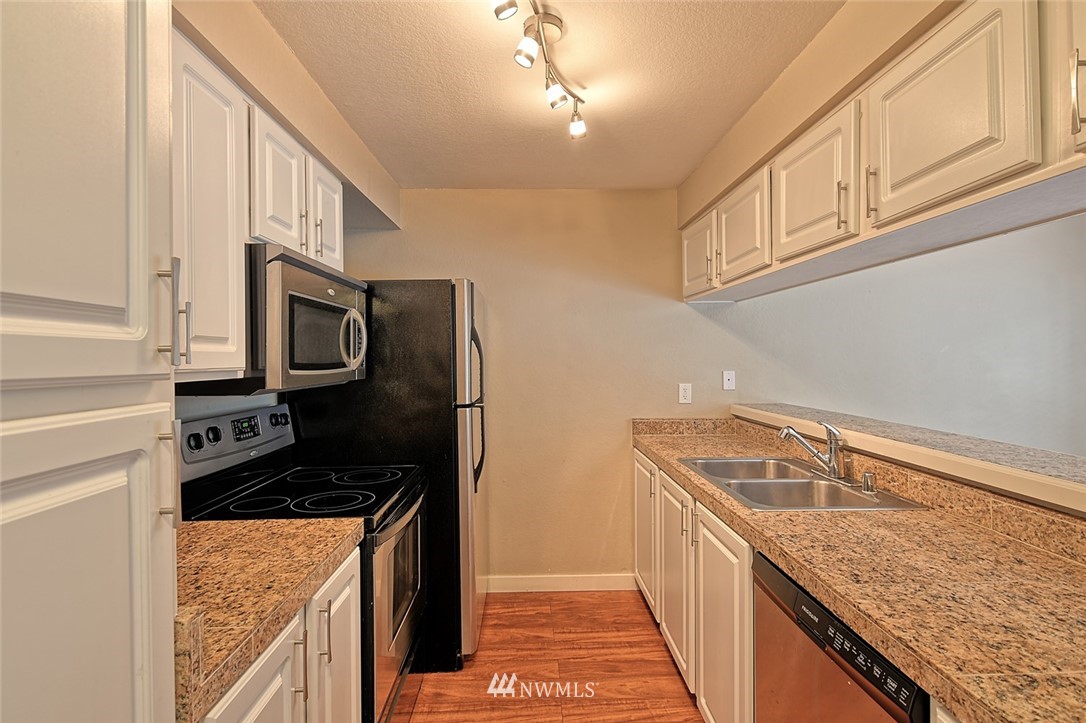 412 Center Road, Unit D2 Everett, WA 98204 - Photo 4 of 15