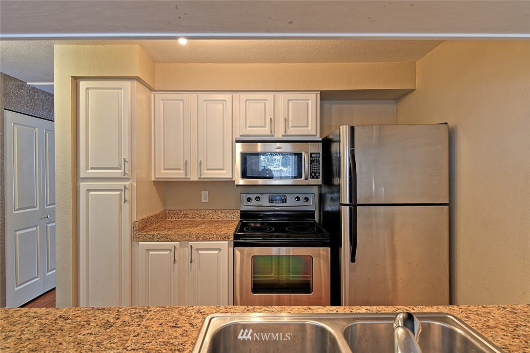 412 Center Road, Unit D2 Everett, WA 98204 - Photo 5 of 15