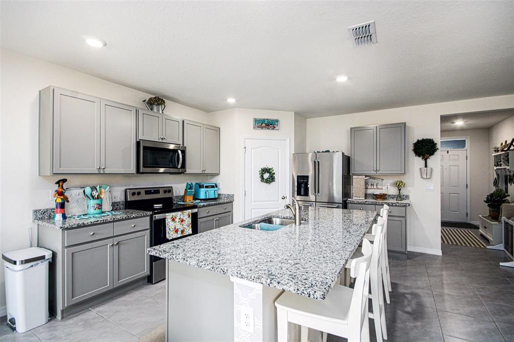 3027 Beau Loop Tavares, FL 32778 - Photo 10 of 30