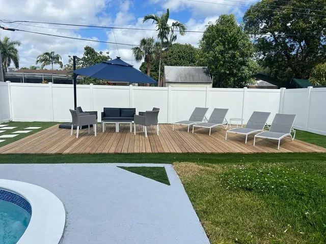 a view of a garden with sitting area