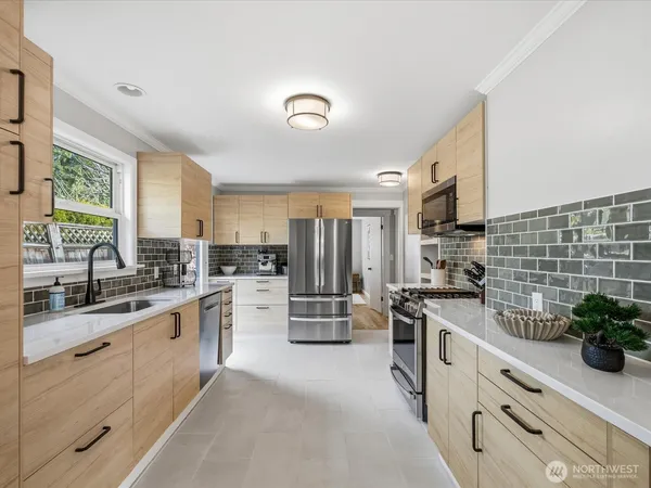 $895,000 | 18604 105th Avenue Northeast, Bothell, WA 98011