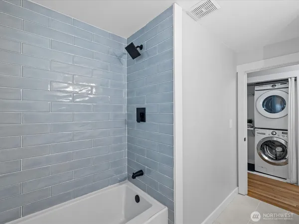 $895,000 | 18604 105th Avenue Northeast, Bothell, WA 98011