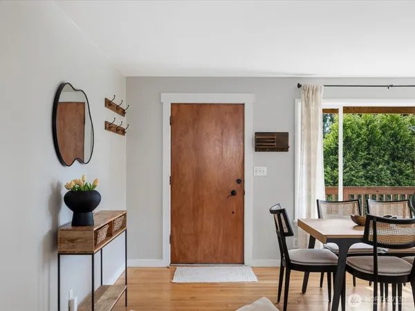 $895,000 | 18604 105th Avenue Northeast, Bothell, WA 98011