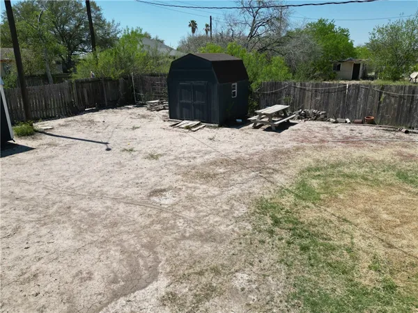 $120,000 | 401 Parklane Street, Freer, TX 78357