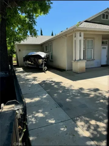 a view of house with car parked