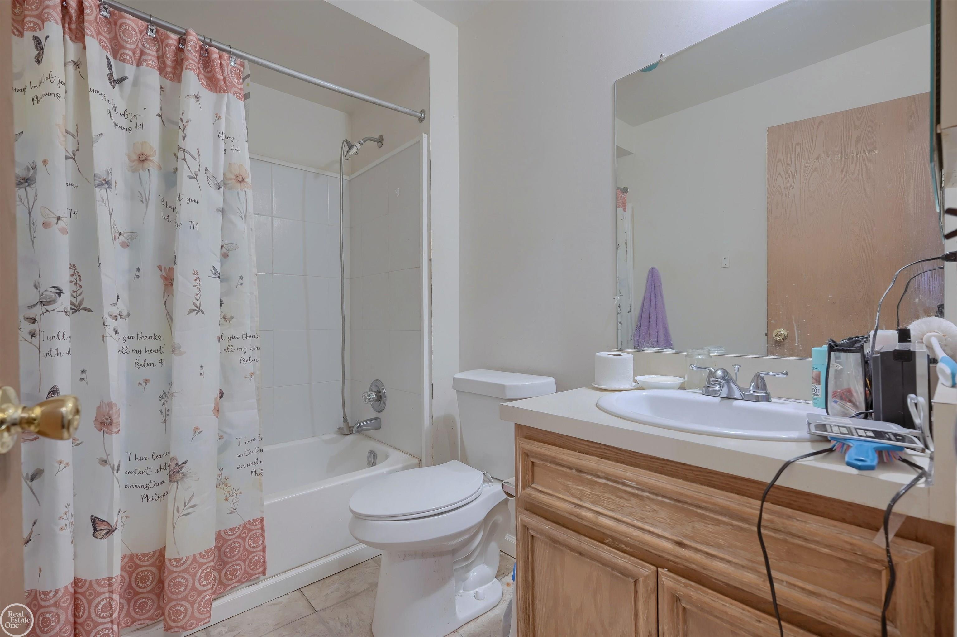 704 Dressler Lane Rochester, MI 48307 - Photo 17 of 26 50137153-d6bde3b8-3989-43f6-8cf9-283f7141c597.JPG