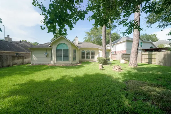 $2,300 | 39 Belcarra Place, The Woodlands, TX 77382