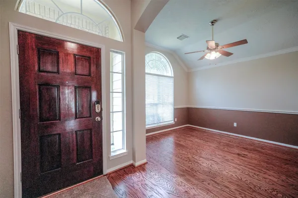 $2,300 | 39 Belcarra Place, The Woodlands, TX 77382