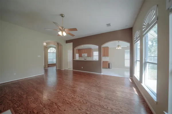$2,300 | 39 Belcarra Place, The Woodlands, TX 77382