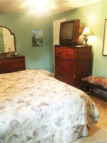 2502 Oliver Road Royal Oak, MI 48073 - Photo 10 of 17 Oliver BR 1.jpg