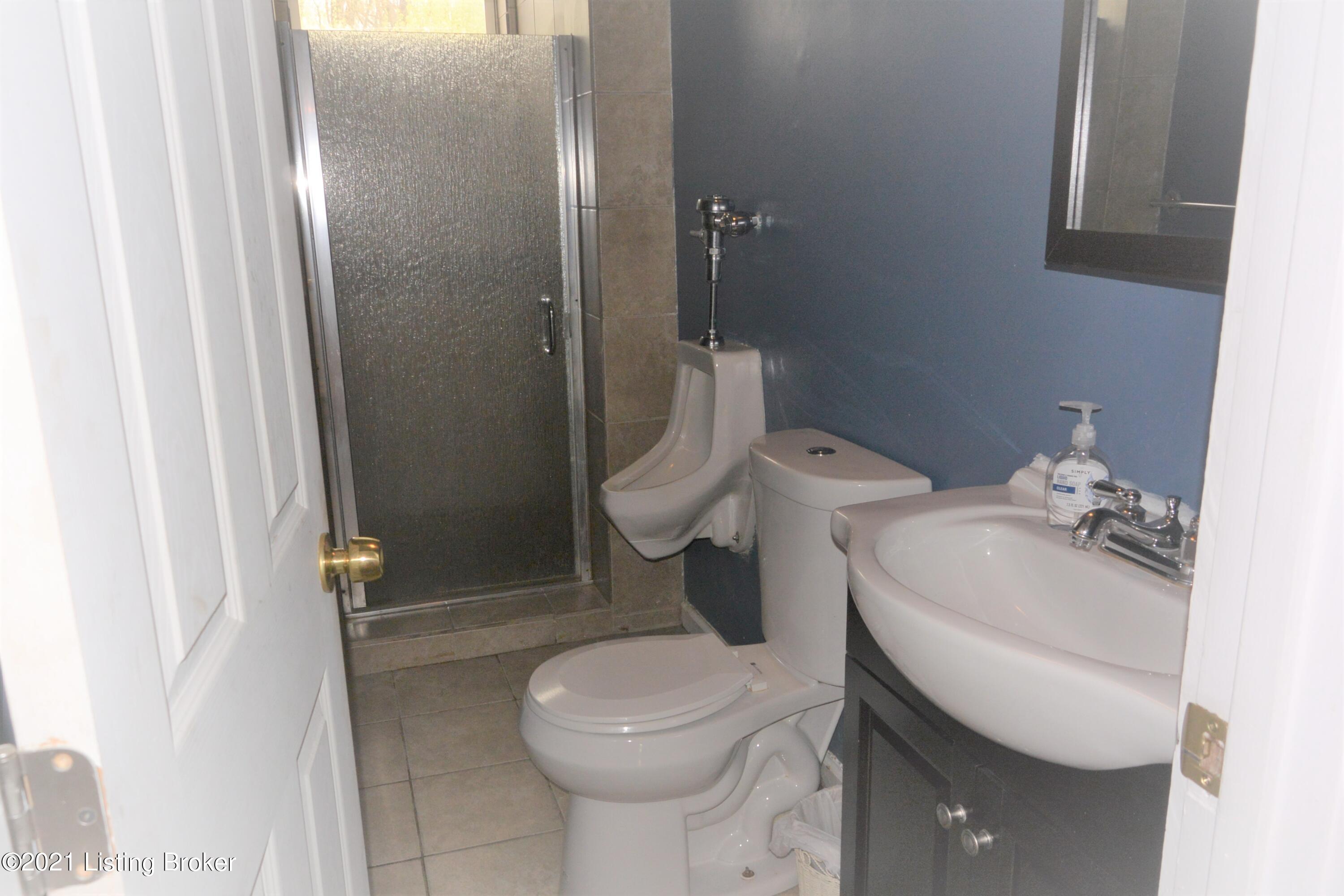 1418 Riverside Drive Prospect, KY 40059 - Photo 36 of 75 1ST FLOOR BATHROOM