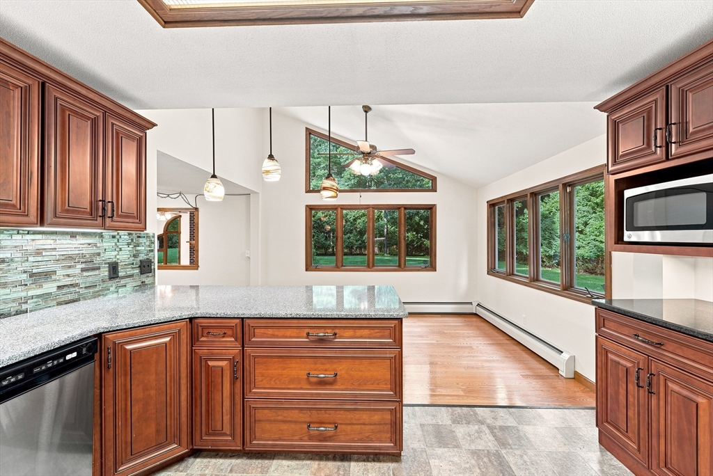 291 Pochassic Road Westfield, MA 01085 - Photo 10 of 41