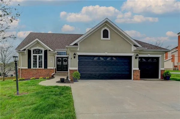$439,000 | 2901 Wilshire Court, St. Joseph, MO 64506