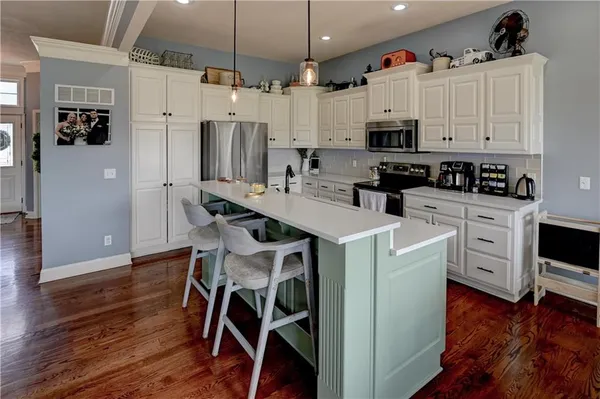 $439,000 | 2901 Wilshire Court, St. Joseph, MO 64506