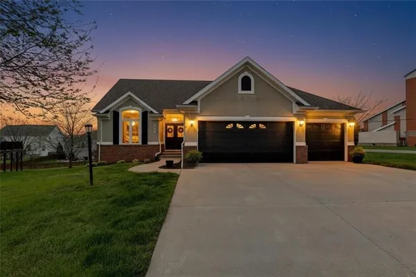 $439,000 | 2901 Wilshire Court, St. Joseph, MO 64506