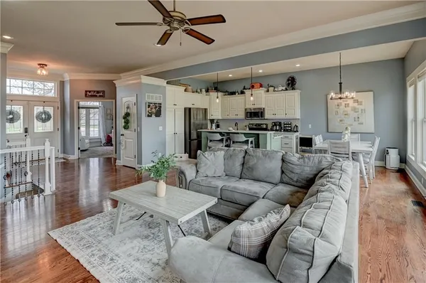 $439,000 | 2901 Wilshire Court, St. Joseph, MO 64506