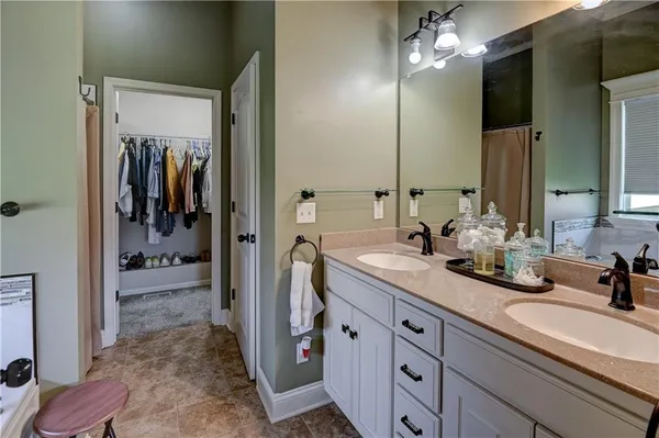 $439,000 | 2901 Wilshire Court, St. Joseph, MO 64506