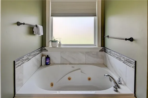 $439,000 | 2901 Wilshire Court, St. Joseph, MO 64506