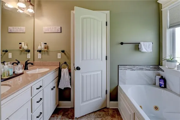 $439,000 | 2901 Wilshire Court, St. Joseph, MO 64506