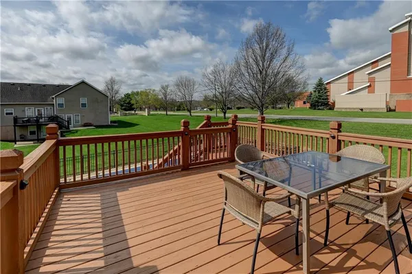 $439,000 | 2901 Wilshire Court, St. Joseph, MO 64506