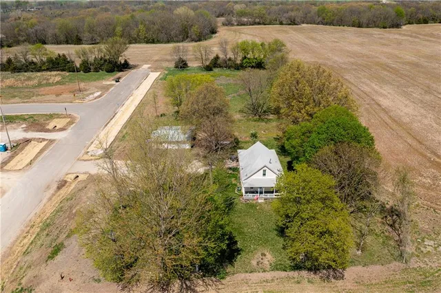 $385,000 | 9960 West K68 Highway, Louisburg, KS 66053