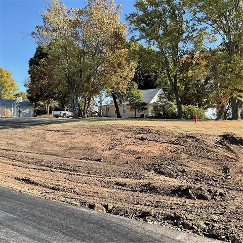 $385,000 | 9960 West K68 Highway, Louisburg, KS 66053