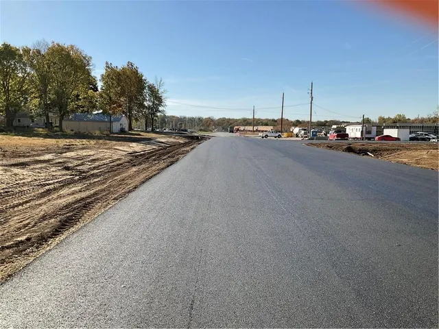 $385,000 | 9960 West K68 Highway, Louisburg, KS 66053