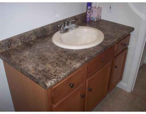 10 Plantation Road, Unit 10 Oxford, MA 01540 - Photo 4 of 17 Gallery Image 4