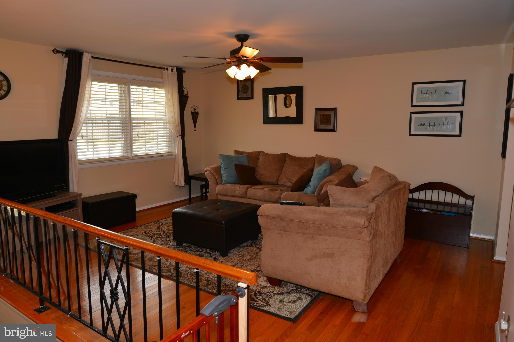 304 Cherry Chapel Road Reisterstown, MD 21136 - Photo 4 of 25 Living Room