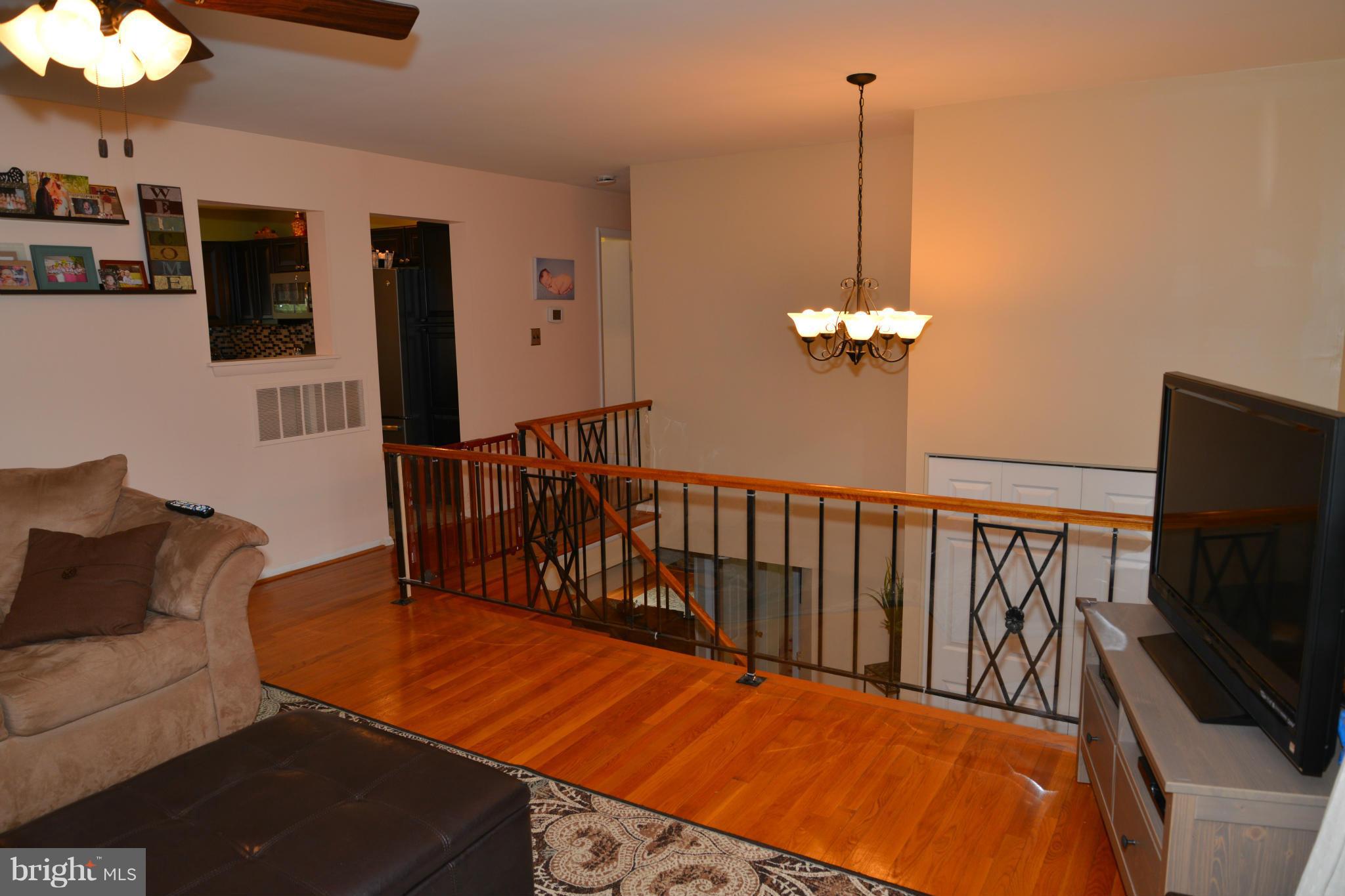 304 Cherry Chapel Road Reisterstown, MD 21136 - Photo 5 of 25 Living Room