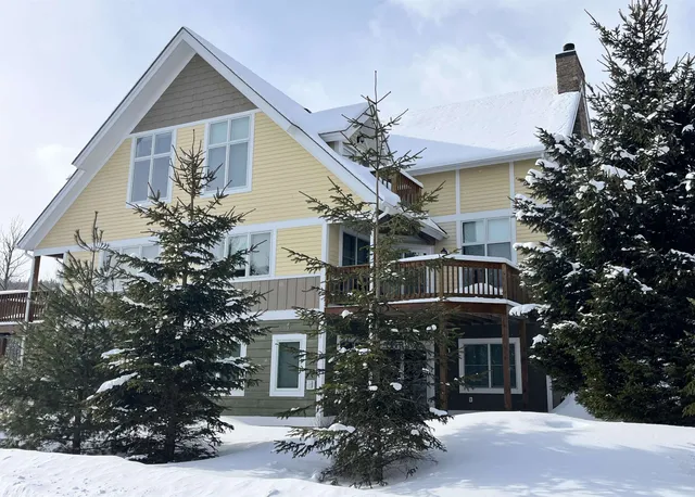 $924,900 | 20 Fore Seasons Drive, Unit 2, Wilmington, VT 05363