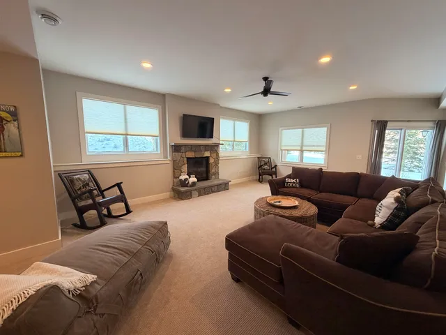 $924,900 | 20 Fore Seasons Drive, Unit 2, Wilmington, VT 05363