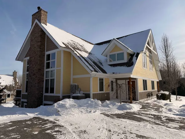$924,900 | 20 Fore Seasons Drive, Unit 2, Wilmington, VT 05363