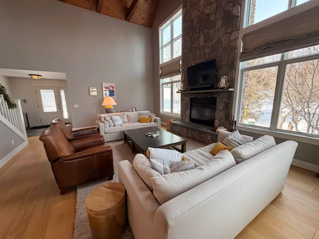 $924,900 | 20 Fore Seasons Drive, Unit 2, Wilmington, VT 05363