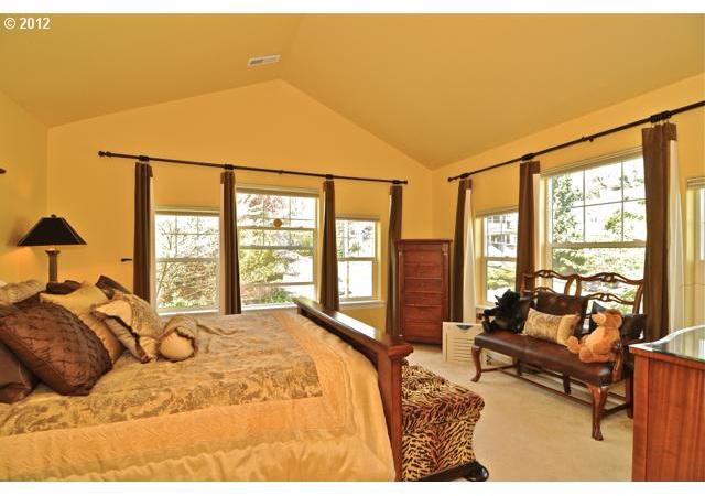 5202 Southwest View Point Terrace Portland, OR 97239 - Photo 12 of 16