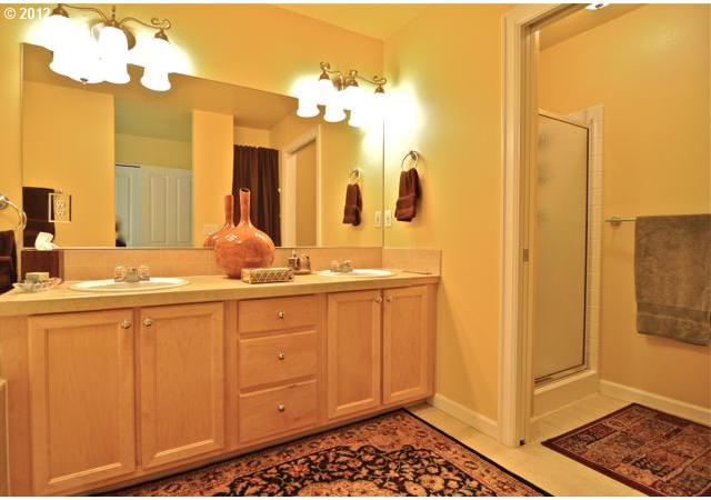 5202 Southwest View Point Terrace Portland, OR 97239 - Photo 13 of 16