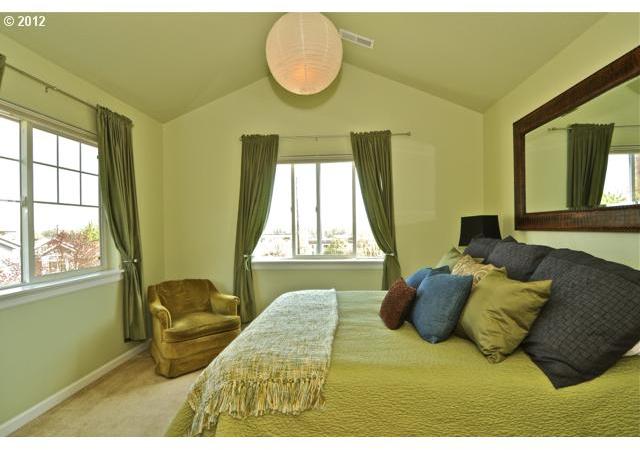 5202 Southwest View Point Terrace Portland, OR 97239 - Photo 14 of 16
