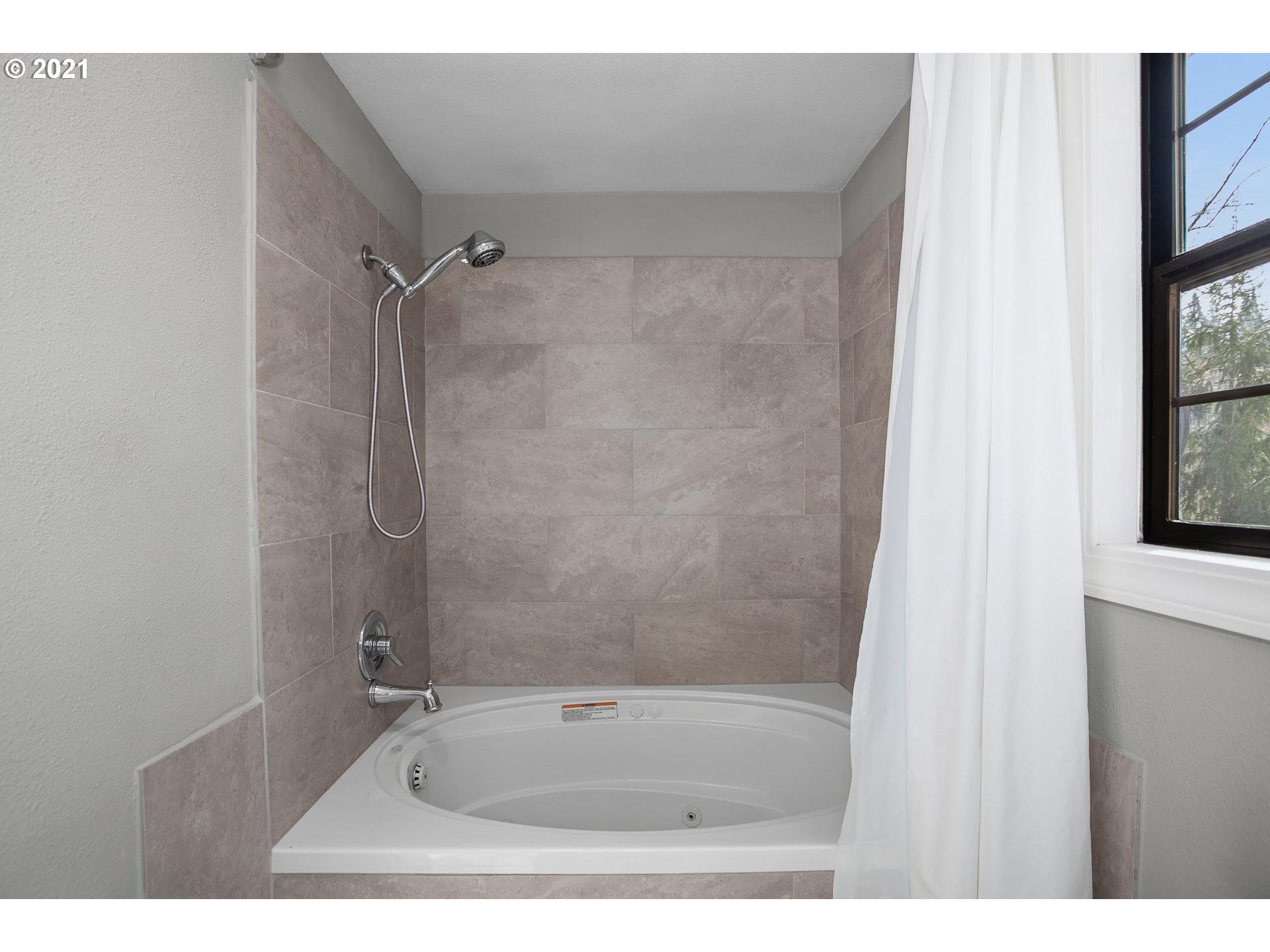 12340 Northwest McDaniel Road, Unit 9 Portland, OR 97229 - Photo 17 of 28 Gallery Image 17