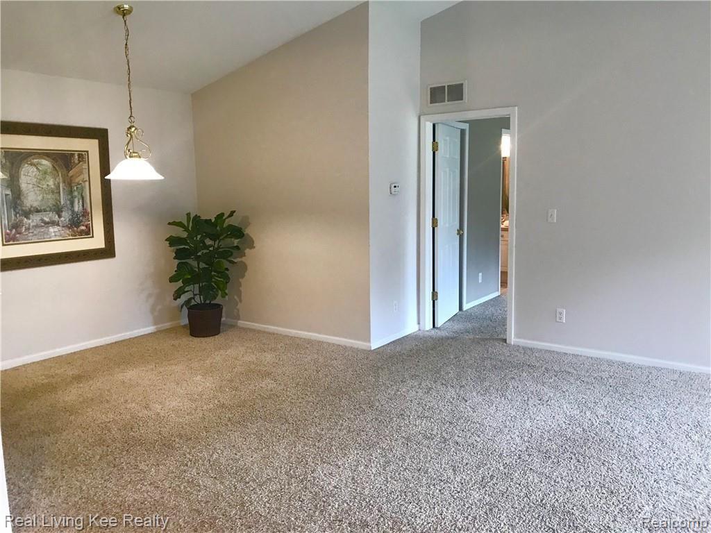 3576 Oakmonte Boulevard Rochester, MI 48306 - Photo 7 of 25
